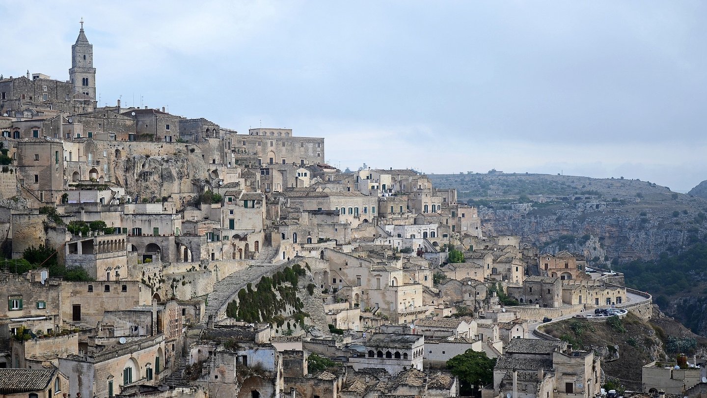 Das Foto zeigt das Panorama der italienischen Stadt Matera.